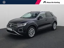 Zwart Gebruikt 2024 VW T-Roc Style SUV | € 33.440 (Eerlijke prijs)