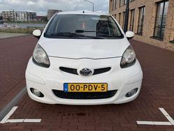 Wit Gebruikt 2011 Toyota Aygo Hatchback | € 3.250 (Eerlijke prijs)