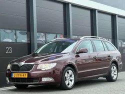Rood Gebruikt 2011 Skoda Superb Stationwagen | € 2.950 (Goede deal)