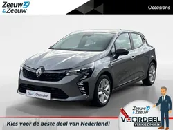 Grijs Gebruikt 2024 Renault Clio V Evolution Hatchback | € 18.935 (Eerlijke prijs)