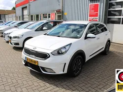 Wit Gebruikt 2016 Kia Niro First Edition SUV | € 14.900 (Eerlijke prijs)