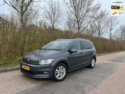 Grijs Gebruikt 2021 VW Touran Highline MPV | € 33.500 (Iets duurder)