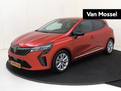 Rood Gebruikt 2024 Renault Clio V Evolution Hatchback | € 19.435 (Eerlijke prijs)