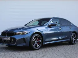 Blauw Nieuw 2025 BMW 330e Executive Sedan | € 76.832 (Iets duurder)