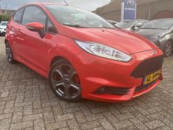 Oranje Gebruikt 2015 Ford Fiesta ST Hatchback | € 11.490 (Duur)