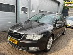 Bruin Gebruikt 2011 Skoda Superb Business Line Stationwagen | € 3.495 (Goede deal)