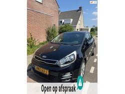 Zwart (metallic) Gebruikt 2017 Kia Rio Hatchback | € 10.499 (Goede deal)