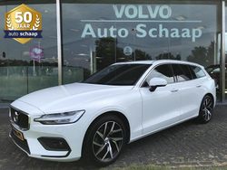 Wit Gebruikt 2020 Volvo V60 Momentum Stationwagen | € 26.500 (Eerlijke prijs)