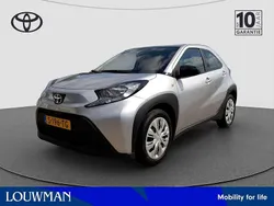 Grijs Gebruikt 2023 Toyota Aygo Play Hatchback | € 16.950 (Eerlijke prijs)