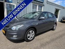 Grijs, metallic lak Gebruikt 2010 Hyundai i30 Dynamiq Hatchback | € 3.499 (Eerlijke prijs)