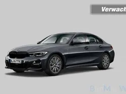 Grijs Gebruikt 2020 BMW 330e M Sport Sedan | € 29.750 (Eerlijke prijs)