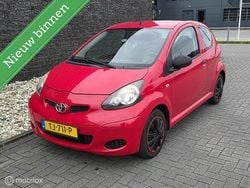 Rood Gebruikt 2011 Toyota Aygo Hatchback | € 1.950 (Super prijs)