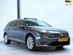 Grijs, metallic lak Gebruikt 2015 VW Passat Highline Stationwagen | € 11.950 (Goede deal)