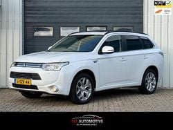 Wit (metallic) Gebruikt 2013 Mitsubishi Outlander P-HEV Instyle SUV | € 8.250 (Goede deal)