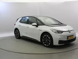 Wit Gebruikt 2021 VW ID.3 Life Hatchback | € 16.845 (Eerlijke prijs)