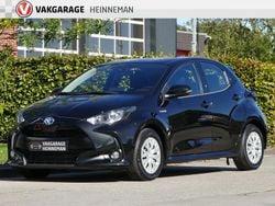 Zwart Gebruikt 2021 Toyota Yaris Hybrid Active Hatchback | € 19.950 (Eerlijke prijs)