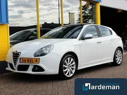 Wit Gebruikt 2011 Alfa Romeo Giulietta Distinctive Hatchback | € 7.750 (Iets duurder)