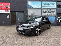 Zwart Gebruikt 2022 VW Golf VIII Active Hatchback | € 26.950 (Eerlijke prijs)