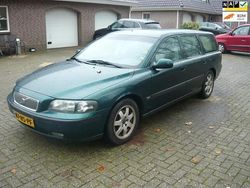 Groen (metallic) Gebruikt 2001 Volvo V70 Comfort Stationwagen | € 950 (Goede deal)