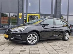 Zwart Gebruikt 2018 Opel Astra Edition Hatchback | € 12.950 (Eerlijke prijs)