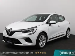 Blanc glacier (369) Gebruikt 2022 Renault Clio V Zen Hatchback | € 14.900 (Goede deal)