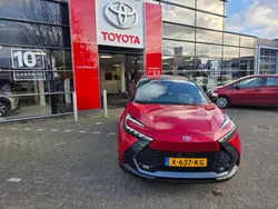 Rood, metallic lak Gebruikt 2023 Toyota C-HR Executive SUV | € 39.950