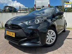 Zwart Gebruikt 2021 Toyota Yaris Hybrid Active Hatchback | € 16.444 (Eerlijke prijs)