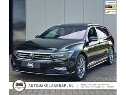 Zwart Gebruikt 2023 VW Passat Business+ Stationwagen | € 33.995 (Eerlijke prijs)