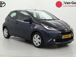 Blauw Gebruikt 2017 Toyota Aygo X-play Hatchback | € 9.999 (Duur)