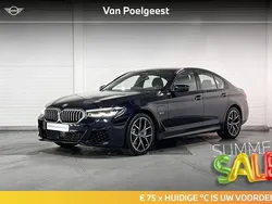 Carbonschwarz metallic (zwart metallic) Gebruikt 2022 BMW 530e Comfort Edition Sedan | € 44.900 (Eerlijke prijs)