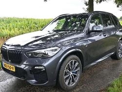 Grijs, metallic lak Gebruikt 2020 BMW X5 M Sport SUV | € 53.995 (Goede deal)