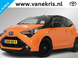 Oranje, metallic lak Gebruikt 2019 Toyota Aygo X-cite Hatchback | € 15.549 (Eerlijke prijs)