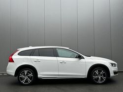 Wit Gebruikt 2017 Volvo V60 CC Momentum Stationwagen | € 11.945 (Super prijs)