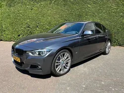 Grijs, metallic lak Gebruikt 2016 BMW 330e Executive Sedan | € 17.950 (Eerlijke prijs)