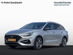 Shimmering silver metallic (r2t) Gebruikt 2022 Hyundai i30 Comfort Stationwagen | € 21.900 (Duur)