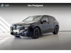 Saphirschwarz metallic (zwart metallic) Gebruikt 2024 BMW iX Comfort Edition SUV | € 86.995 (Eerlijke prijs)