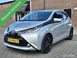 Grijs Gebruikt 2015 Toyota Aygo X-play Hatchback | € 6.999 (Eerlijke prijs)