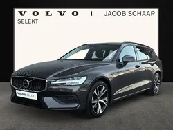 Grijs, metallic lak Gebruikt 2023 Volvo V60 Stationwagen | € 38.900 (Goede deal)