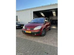 Rood Gebruikt 2004 Renault Scénic II Authentique MPV | € 999 (Goede deal)