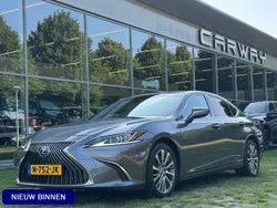Grijs, metallic lak Gebruikt 2021 Lexus ES300 Sedan | € 34.999 (Goede deal)