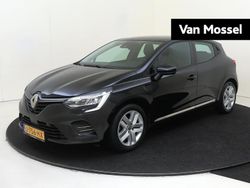 Zwart Gebruikt 2020 Renault Clio V Zen Hatchback | € 14.935 (Eerlijke prijs)