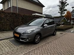Grijs Gebruikt 2010 Renault Scénic III MPV | € 5.500 (Eerlijke prijs)