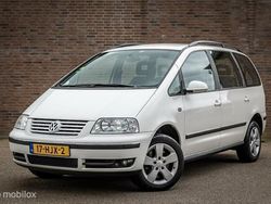 Wit Gebruikt 2009 VW Sharan Highline MPV | € 1.840
