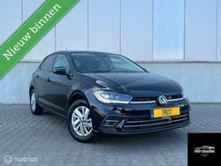 Zwart Gebruikt 2023 VW Polo R-line Hatchback | € 24.995 (Eerlijke prijs)