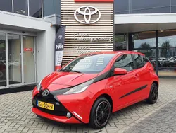 Rood Gebruikt 2015 Toyota Aygo X-play Hatchback | € 7.900 (Eerlijke prijs)