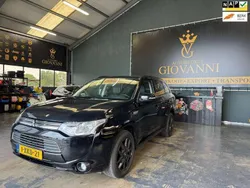 Zwart, metallic lak Gebruikt 2014 Mitsubishi Outlander P-HEV Edition SUV | € 8.950 (Iets duurder)