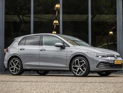 Grijs, metallic lak Gebruikt 2020 VW Golf VIII Style Hatchback | € 21.950 (Duur)