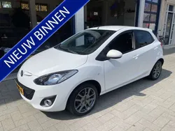 Wit Gebruikt 2012 Mazda 2 Hatchback | € 2.999