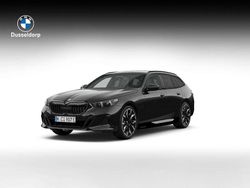 Zwart Nieuw 2025 BMW 550e Comfort Edition Stationwagen | € 118.036 (Eerlijke prijs)