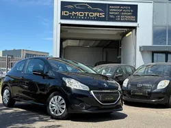 Zwart Gebruikt 2014 Peugeot 208 Access Hatchback | € 3.499 (Eerlijke prijs)